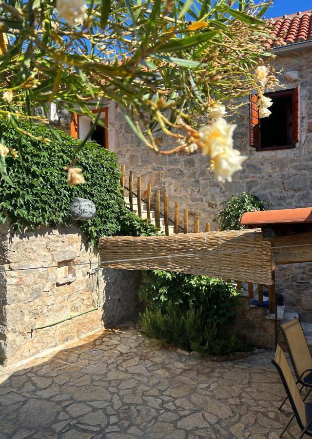 Holiday Home Hauser Vrbanj Exterior photo